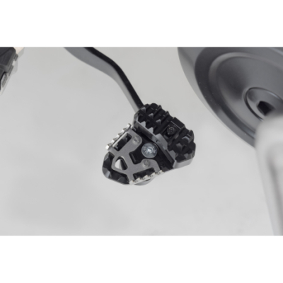 Triumph Tiger 900 Rally/Pro, Voge 650 DSX - rozšíření brzdového pedálu SW-Motech