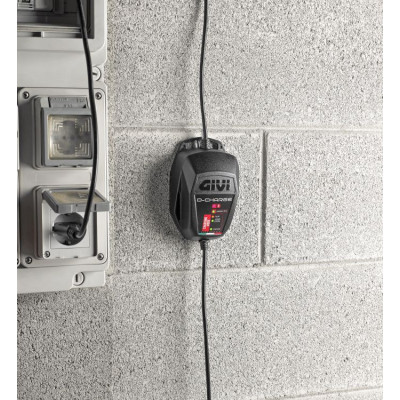 S511 nabíječka baterií GIVI s funkcí udržovacího dobíjení pro 12V baterie (1,2 až 100 Ah), CAN-Bus s