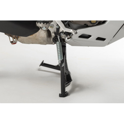 Středový stojan


	Prémiový materiál a zpracování
	Vynikající povrch s práškovým nástřikem
	Snadno se umístí na stojan
	Zj