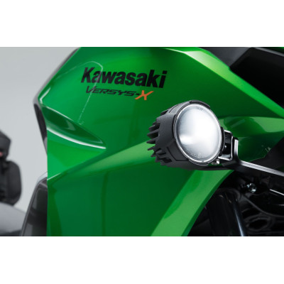 Světelná montáž pro Kawasaki Versys-X300 ABS (16-)

Držáky specifické pro kolo pro montáž na stávající montážní body


	Kom