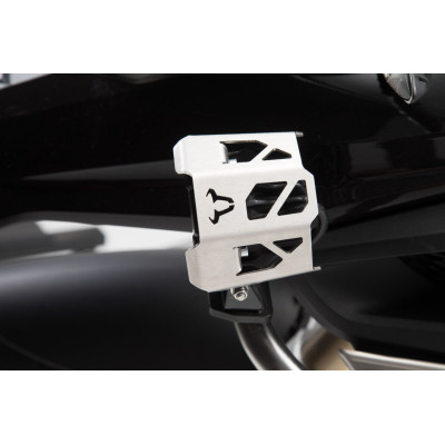 Světelné kryty EVOKryt z kartáčované nerezové oceli chrání kryt světel EVO od SW-MOTECH a zároveň dodává vašemu kolu dobrodružný