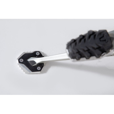 Boční patka pro Triumph Tiger 800 XCa (18-), Tiger 800 XCx (18-), Tiger 800 XR (18-), Tiger 800 XRt (18-) a Tiger 800 XRx (18-)