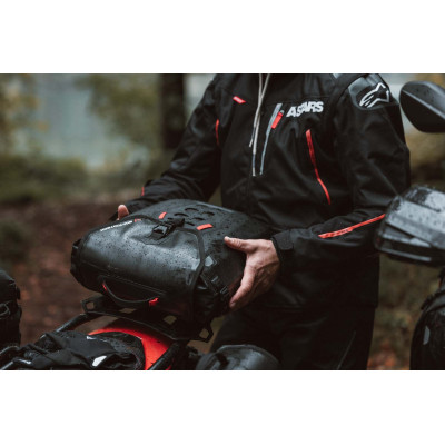 Systém SysBag WP M/STento systém obsahuje správné boční nosiče SLC, SysBag WP M a SysBag WP S pro KTM 390 Adventure. Systém SysB