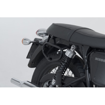 Systém SysBag WP S/STento systém obsahuje odpovídající boční nosiče SLC a dvě tašky SysBag WP S pro Triumph Thruxton 900. Systém