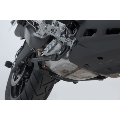 Středový stojan

Nezničitelná, ale lehká konstrukce z ocelových trubek nabízí nejlepší úhel a světlou výšku, usnadňuje zvedání