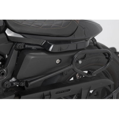 Systém SysBag WP MTento systém zahrnuje odpovídající boční nosič SLC a SysBag WP M pro Harley-Davidson Sportster S (21-). Systém
