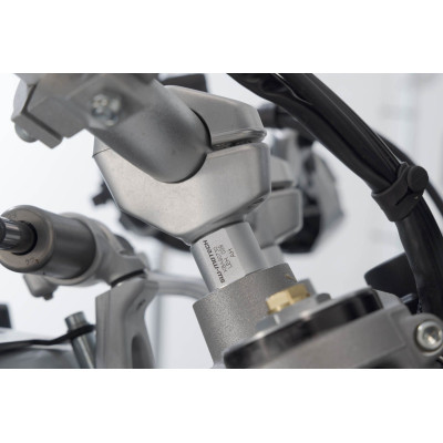 Stoupačka na hrazdu specifická pro koloTyto stoupačky jsou vyrobeny z vysoce kvalitní hliníkové slitiny, zvedají řídítka o 20 mm