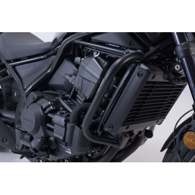 Padací lišta

Aby ladily s modelem Honda CMX 1100 Rebel, jsou padací rámy opatřeny práškovým lakem odolným proti povětrnostním