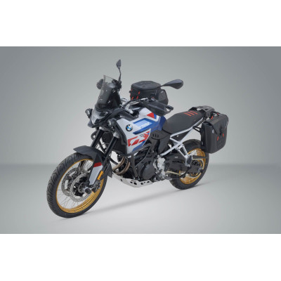 Systém SysBag WP MTento systém obsahuje odpovídající boční nosič SLC pro BMW F 900 GS a jednu tašku SysBag WP M pro levou stranu