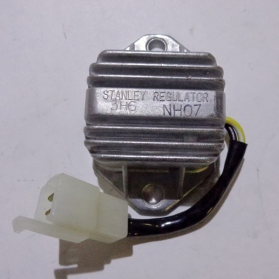 Regulátor napětí Yamaha XT125