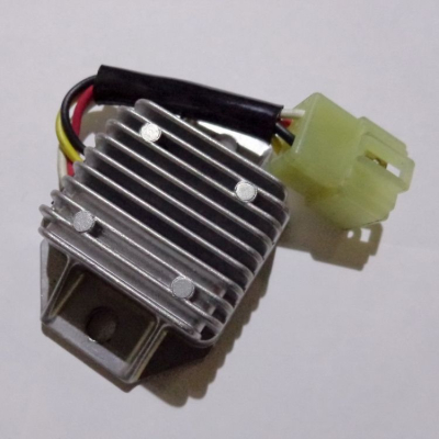 Regulátor Yamaha XT250